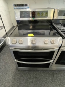 PRE-OWNED LG ProBake 30-in Smooth Surface 5 Elements Oven Freestanding Double Oven Electric Range