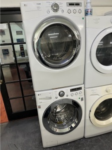 PRE-OWNED LG WHITE FRONT LOAD STEAM WASHER AND GAS DRYER SET