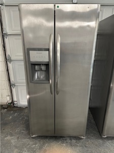 PRE-OWNED FRIGIDAIRE 33" STAINLESS STEEL SIDE BY SIDE FRIDGE WATER/ICE