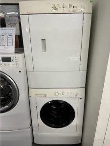 FRIGIDAIRE 3.5CUFT. FRONT LOAD WASHER AND GAS DRYER SET 