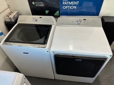 PRE-OWNED MAYTAG BRAVOS XL TOP LOAD IMPELLER WASHER AND GAS DRYER SET 