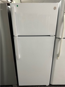 NEW GE 17.5-cu ft Top-Freezer Refrigerator (White)