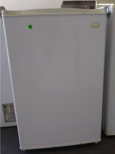 AVANTI  MINI FRIDGE *OUT OF STOCK*