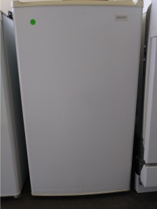 SANYO MINI FRIDGE *OUT OF STOCK*