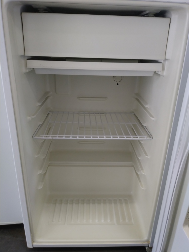 SANYO MINI FRIDGE *OUT OF STOCK* Kimo
