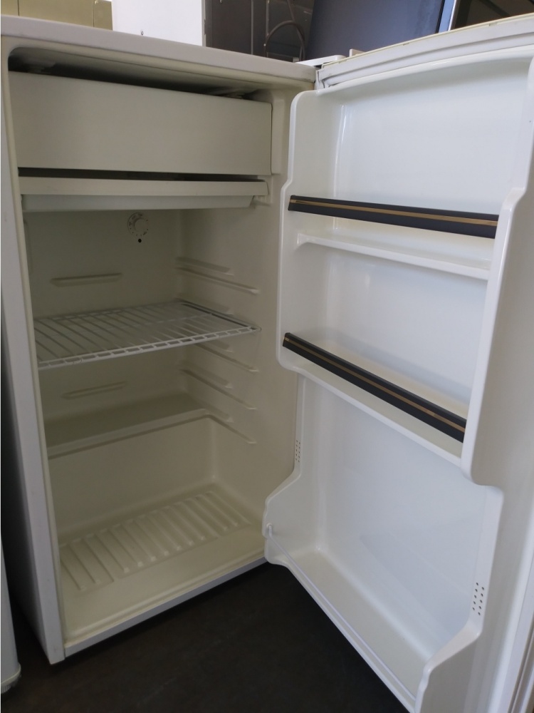 sanyo mini fridge shelves
