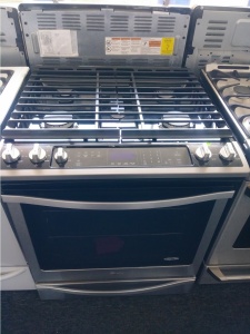 WHIRLPOOL 30" STAINLESS STEEL SLIDE-IN GAS RANGE  *OUT OF STOCK*