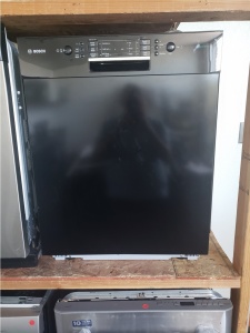 BOSCH GLOSSY BLACK DISHWASHER 24'' BUILT IN ***OUT OF STOCK***