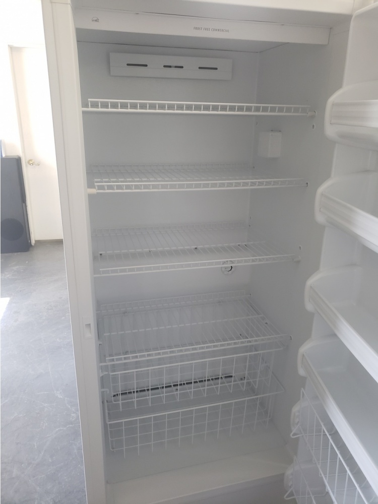 FRIGIDAIRE WHITE UPRIGHT 32'' COMMERCIAL FREEZER - Kimo's