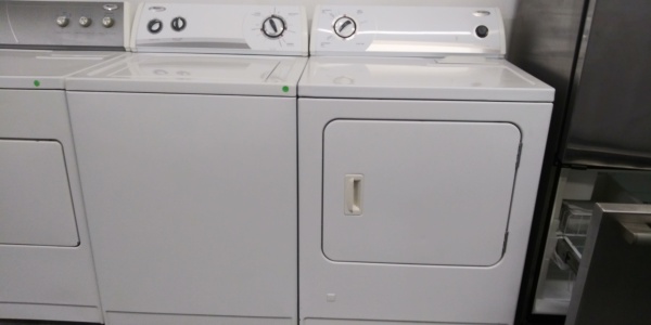 WHIRLPOOL WHITE TOP LOAD WASHER W/GAS DRYER SET **OUT OF STOCK**