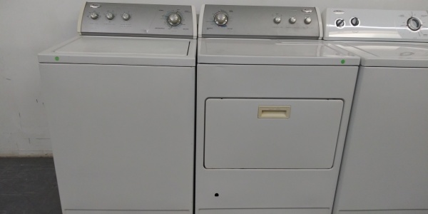 WHIRLPOOL WHITE W/GRAY PANEL TOP LOAD WASHER W/GAS DRYER SET **OUT OF STOCK**