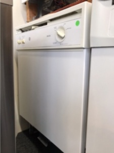 GE WHITE BUILT-IN DISHWASTER  ***OUT OF STOCK***