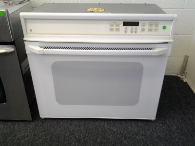 GE WHITE SINGLE 30" 220V ELECTRIC WALL OVEN  ***OUT OF STOCK***