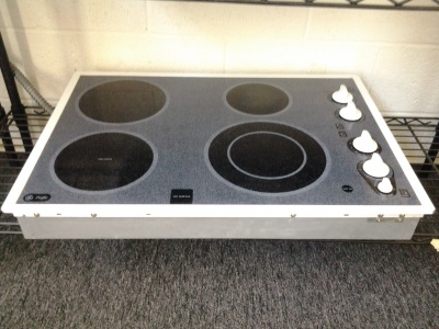 PRE-OWNED GE WHITE  30" 220V ELECTRIC COOKTOP 