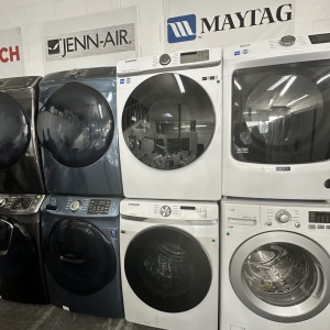 SAMSUNG WHITE FRONT LOAD WASHER AND GAS DRYER SET 