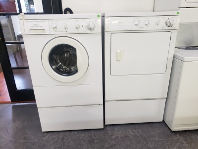 FRIGIDAIURE GALLERY 3.1 FRONT LOAD WASHER AND GAS DREYR SET WITH PEDESTALS