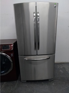 GE STAINLESS STEAL FRENCH DOOR BOTTOM FREEZER 33