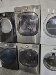 LG SILVER FRONT LOAD WASHER AND GAS DRYER SET 