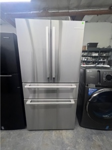 NEW LG 21.8-cu ft French Door Refrigerator with Ice Maker and Water dispenser (Stainless Steel) 