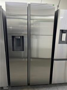 NEW- Samsung 22-cu ft Smart French Door Refrigerator with Ice Maker and Water dispenser 