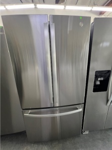 PRE-OWNED SAMSUNG STAINLESS STEEL FRENCH DOOR WATER AND ICE DISPENSER FRIDGE  