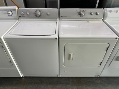 NEW Whirlpool 4.7-cu ft High Efficiency Impeller & Agitator Top-Load Washer & 7-cu ft Gas Dryer Set