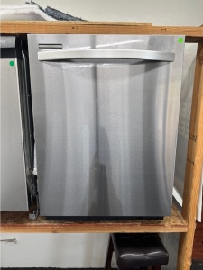 PRE-OWNED KENMORE STAINLESS STEEL 24