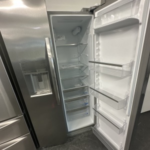 NEW Frigidaire 25.6-cu ft Side-by-Side Refrigerator with Ice Maker (Fingerprint Resistant Stainless 