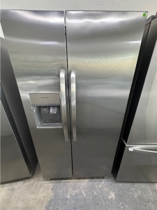 NEW Frigidaire 25.6-cu ft Side-by-Side Refrigerator with Ice Maker (Fingerprint Resistant Stainless 