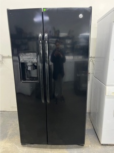 PRE-OWNED GE Side-by-Side 24" Cu. Ft. Refrigerator with Water Dispenser & Ice Maker (BLACK)