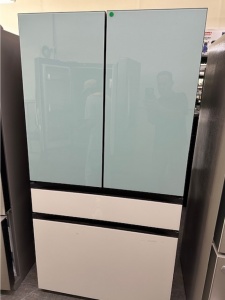 PRE-OWNED LG STAINLESS FRENCH DOOR BOTTOM FREEZER 