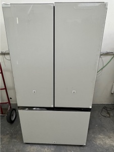PRE-OWNED Samsung Bespoke 30.1-cu ft Smart French Door Refrigerator with Dual Ice Maker