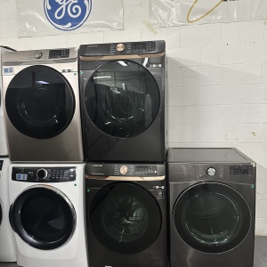 SAMSUNG WHITE FRONT LOAD WASHER AND GAS DRYER SET 