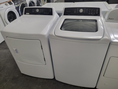 FRIGIDAIRE TOP LOAD WASHER AND GAS DRYER SET 