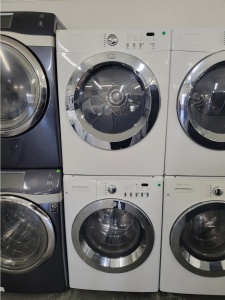 FRIGIDAIRE FRONT LOAD WASHER AND GAS DRYER SET 
