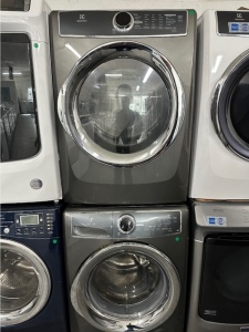 ELECTROLUX WHITE FRONT LOAD WASHER AND GAS DRYER SET 