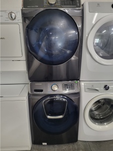 SAMSUNG BLACK STAINLESS FRONT LOAD WASHER AND GAS DRYER SET 