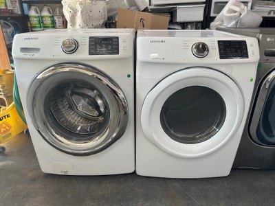 PRE-OWNED SAMSUNG BLACK STAINLESS FRONT LOAD WASHER AND GAS DRYER SET 