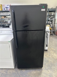 PRE-OWNED FRIGIDAIRE GALLERY STAINLESS STEEL TOP MOUNT 21 CUFT.