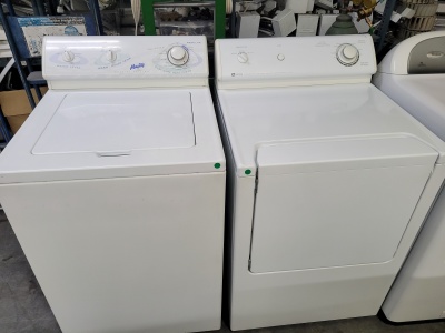 MAYTAG TOP LOAD WASHER AND GAS DRYER SET