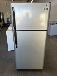 NEW Frigidaire 20.5-cu ft Top-Freezer Refrigerator (Black)