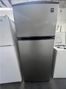 PRE-OWNED Frigidaire SATINA COLOR Top-Freezer Refrigerator 18CUFT. 