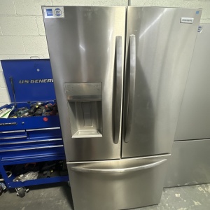 NEW Frigidaire 27.8-cu ft French Door Refrigerator with Ice Maker