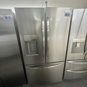 NEW Frigidaire 27.8-cu ft French Door Refrigerator with Ice Maker 