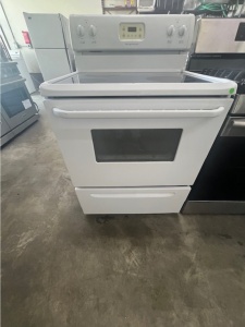 PRE-OWNED FRIGIDAIRE WHITE ELECTRIC  4-burner freestanding Range 30"