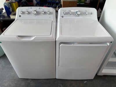 PRE- OWNED KENMORE TOP LOAD WASHER AND ELECTRIC DRYER SET 