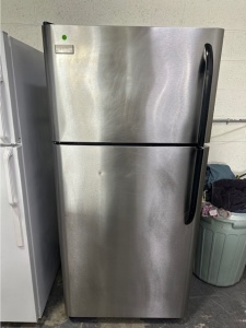 PRE-OWNED FRIGIDAIRE 18CUFT. STAINLESS STEEL TOP MOUNT FRIDGE