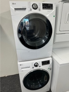 LIKE NEW SAMSUNG 24