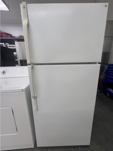 PRE-OWNED Frigidaire Top-Freezer Refrigerator STAINLESS STEEL 18CUFT.