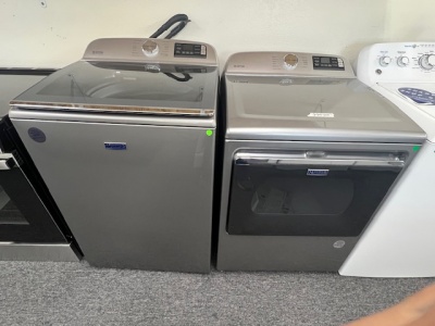 NEW-Maytag Smart Capable 5.2-cu ft Agitator Smart Top-Load Washer & Electric Dryer Set 220volt 